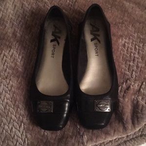 ANNE KLEIN FLATS